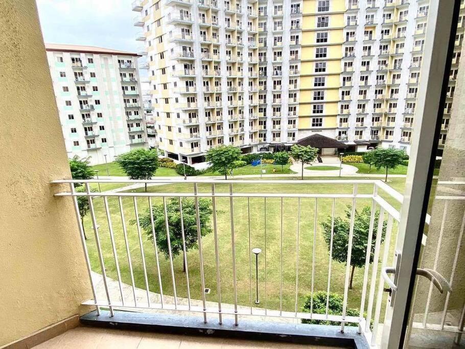 Field Residences Paranaque City Exterior photo